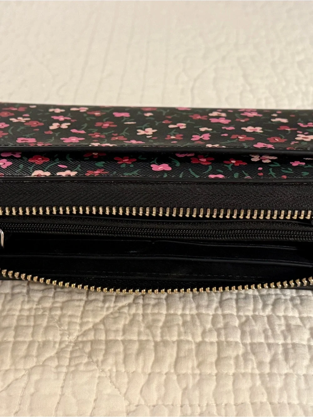 Kate Spade New York Women’s Zip-Around Floral Wallet Black Pink Zipper Logo